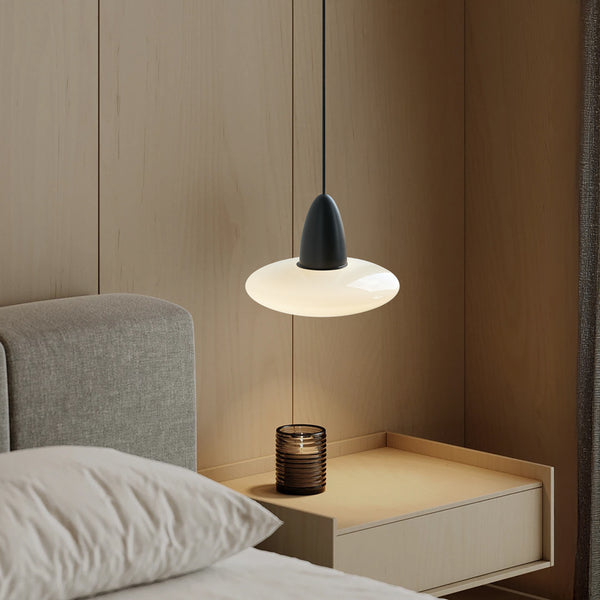 Yates Minimalistische Pendelleuchte aus weißem Glas